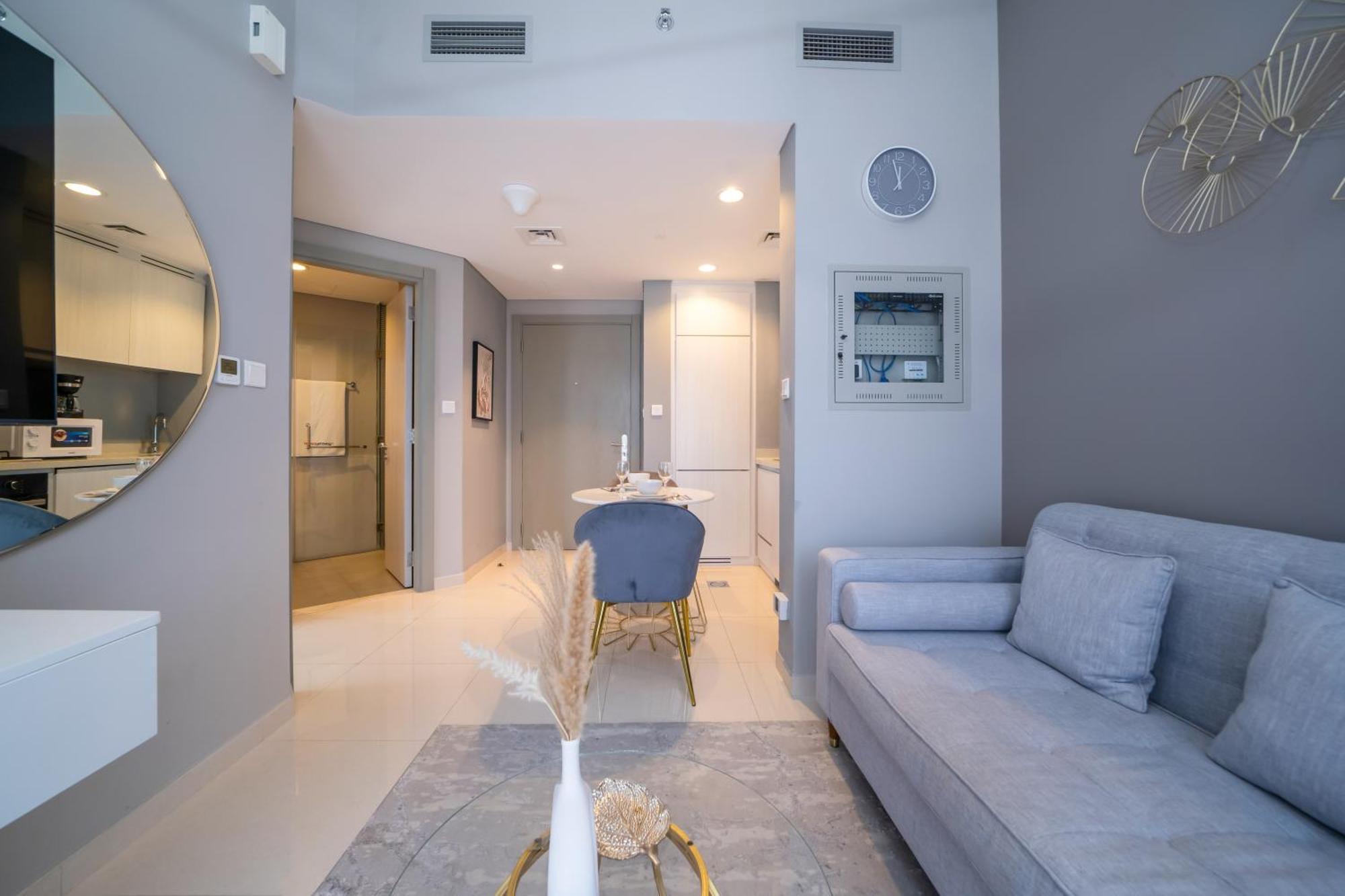 Spacious & Fully Furnished 1br In Zada