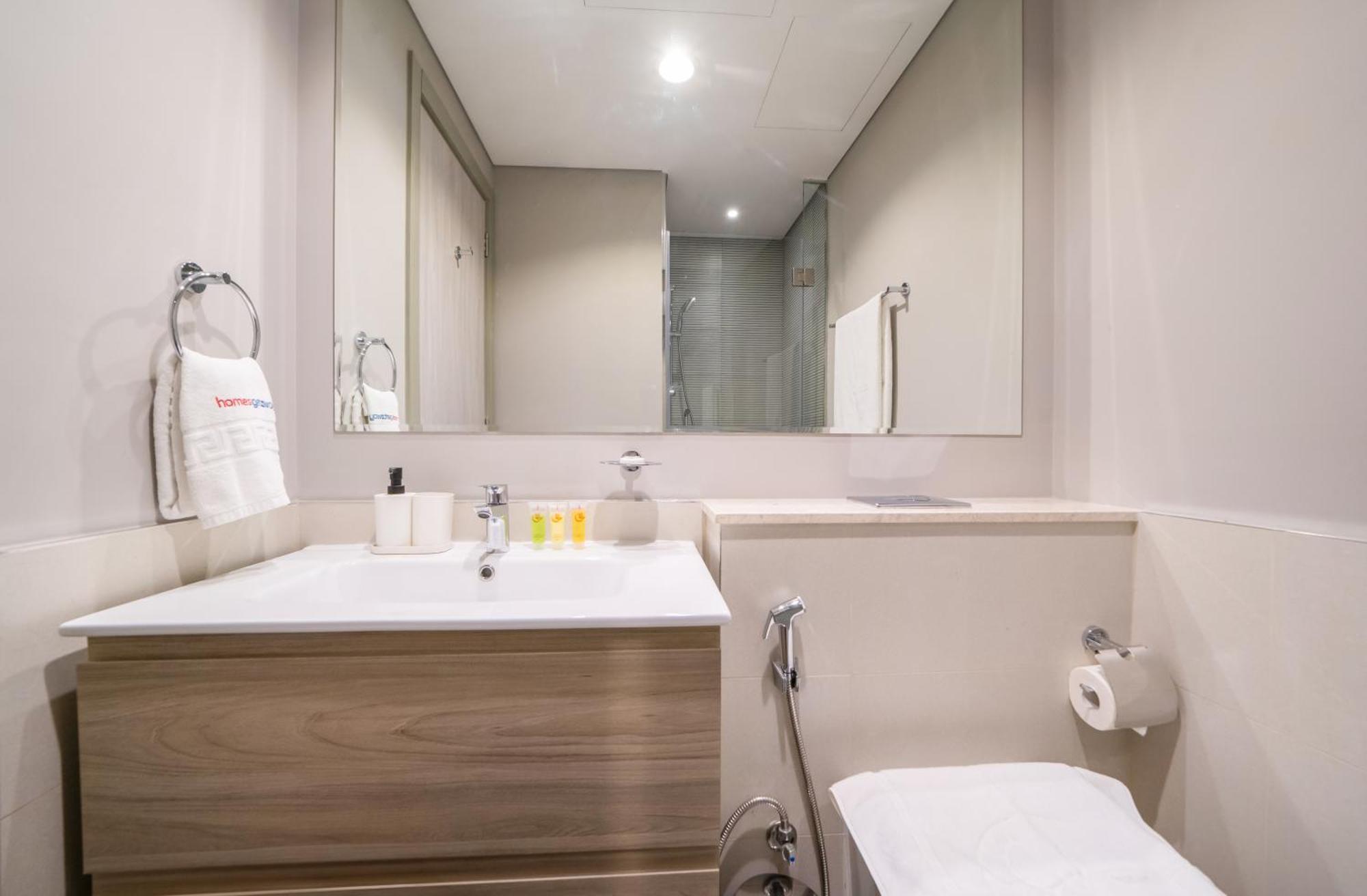 Spacious & Fully Furnished 1br In Zada * Dubai
